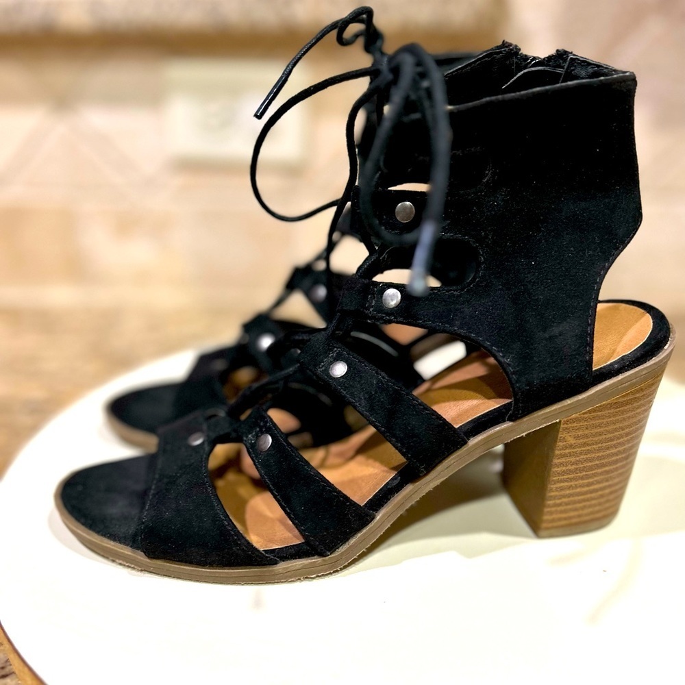 Women’s Dolce Vita gladiator sandals with chunky heel size 8.5